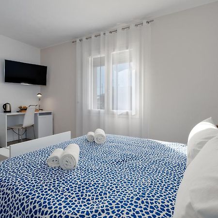 The White Building - Rooms Costermano Eksteriør bilde