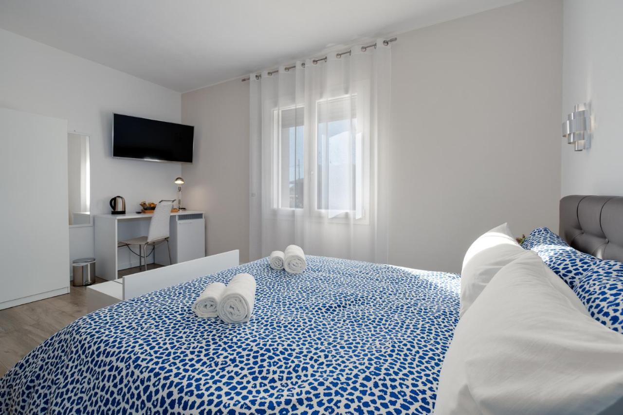 The White Building - Rooms Costermano Eksteriør bilde