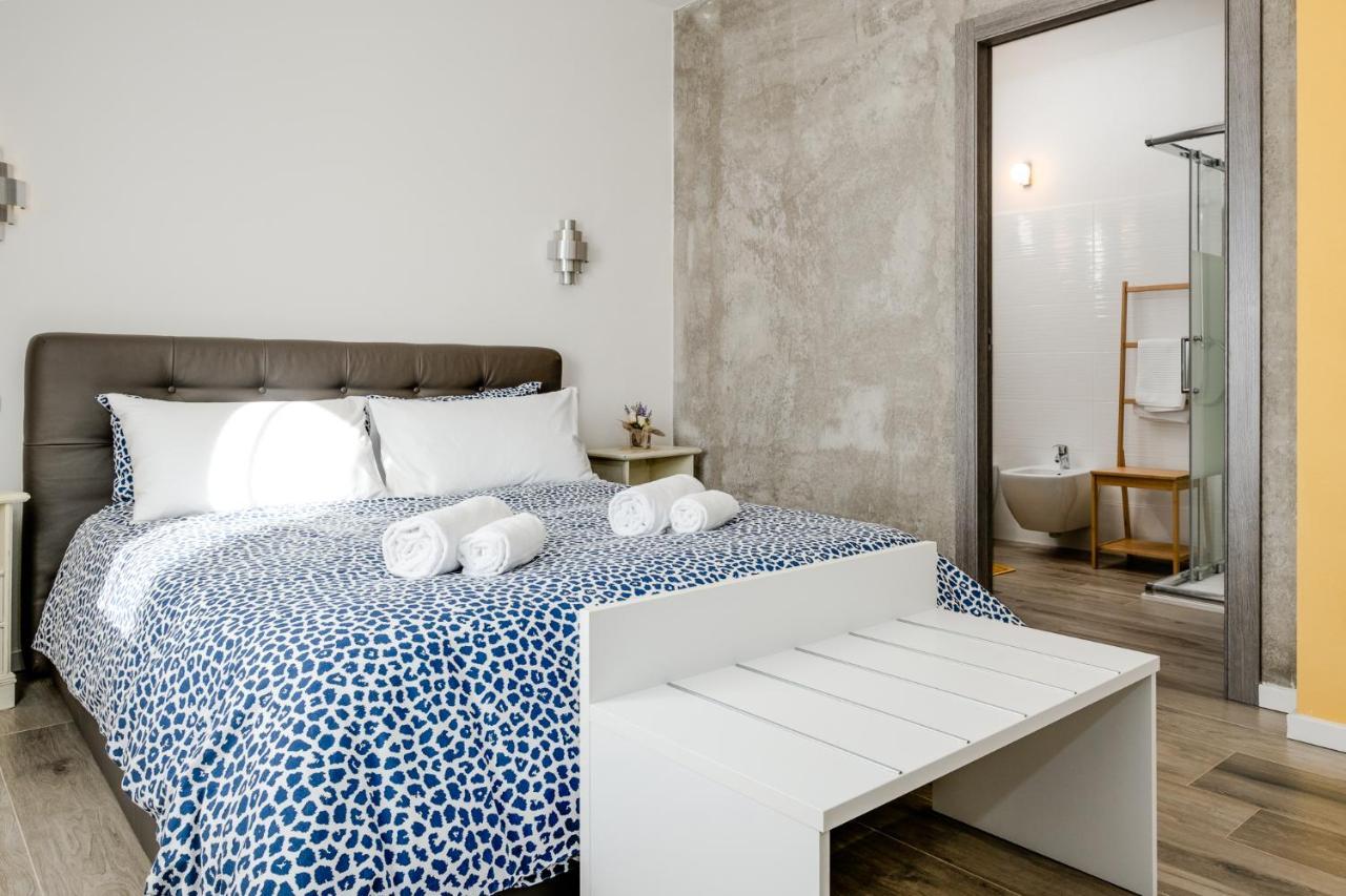 The White Building - Rooms Costermano Eksteriør bilde