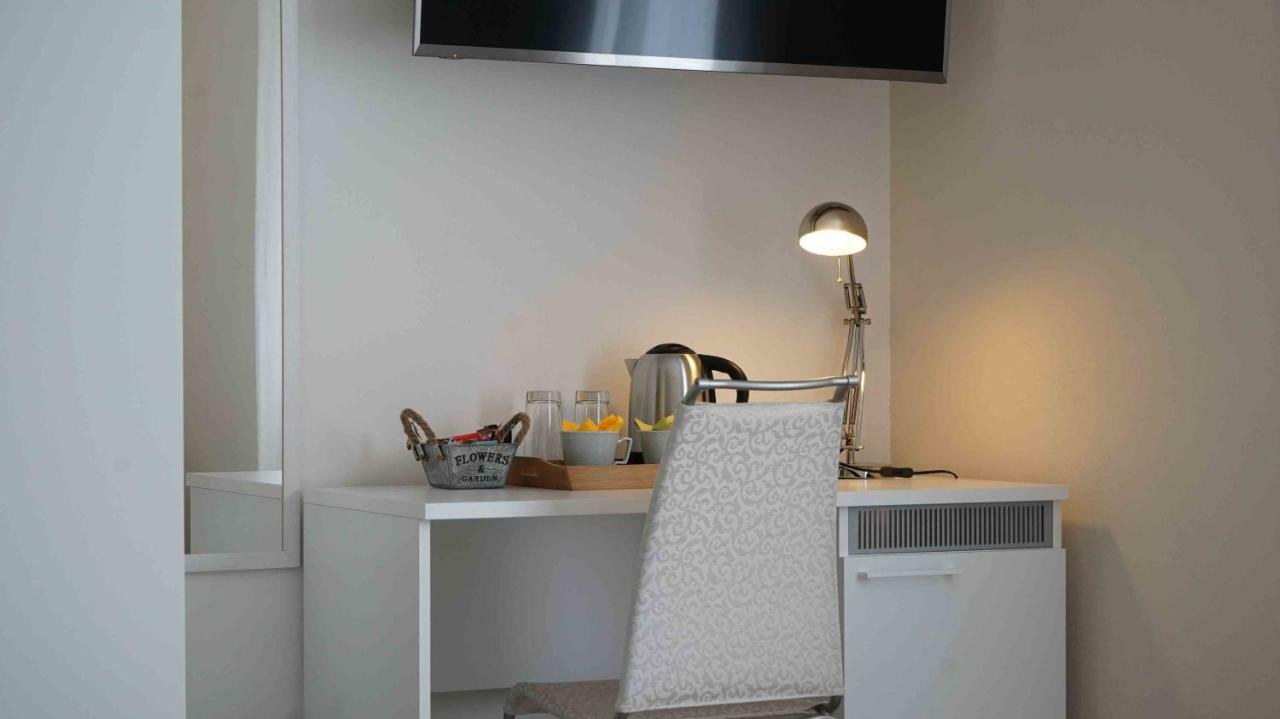 The White Building - Rooms Costermano Eksteriør bilde
